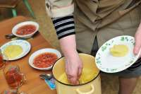 В Хакасии есть факты, когда в детсадах кормят кто попало и чем попало