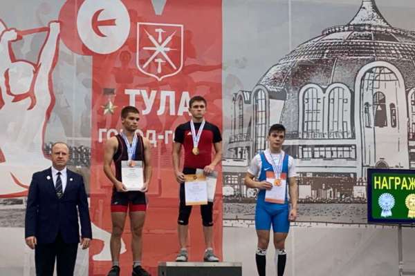 Минусинский тяжелоатлет Егор Полежаев стал победителем Первенства России