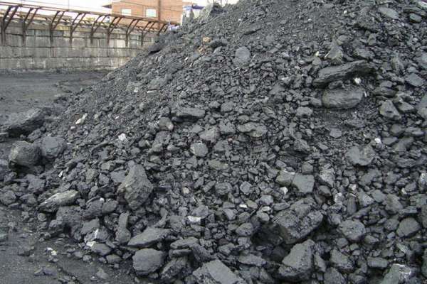 В Идринском запретили торговлю углем со склада
