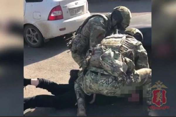 В Красноярске задержали подозреваемых в сбыте фальшивок