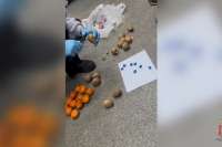 Житель Красноярска прятал наркотики в мандарины и картофель