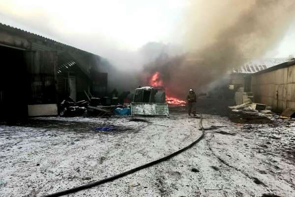 Сегодня в старой части Минусинска произошел крупный пожар