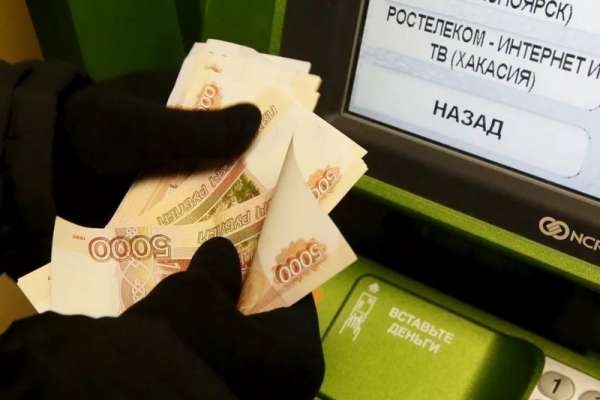 В Красноярском крае мужчина, обслуживающий банкоматы, присвоил 900 тыс. рублей