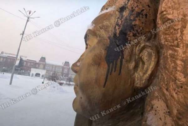 В Канске вандалы залили краской бюсты Героев Советского Союза