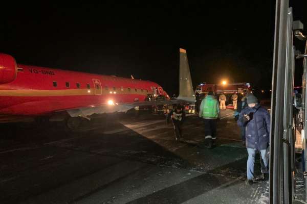 Аварийная посадка самолета из Екатеринбурга парализовала работу аэропорта в Томске