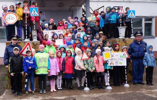 Торжественную линейку школьников в Минусинске посвятили 80-летию ГАИ
