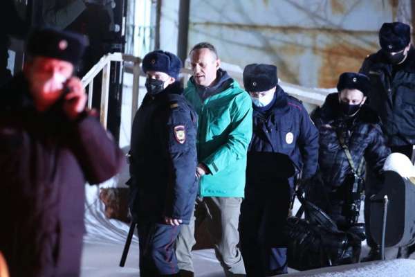 Алексей Навальный арестован судом до 15 февраля