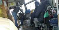 В Хакасии водитель автобуса высадил пассажира посреди трассы в мороз