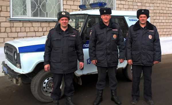 В Ермаковском полицейские вынесли из пекла двоих девочек