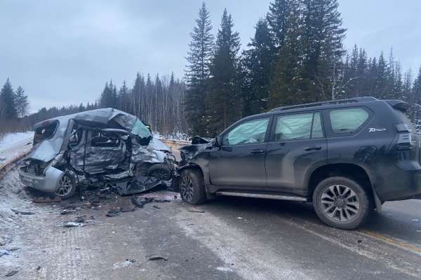 В дорожной аварии под Красноярском погибла женщина-водитель, четверо пассажиров травмированы