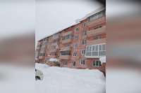 В Курагинском районе погиб рабочий при чистке снега на крыше