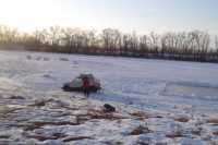 В Минусинске машина провалилась под лед протоки реки Енисей