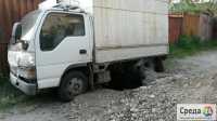 В Минусинске грузовик едва не провалился под землю (фото)