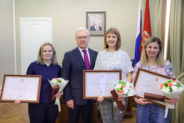 Троих воспитательниц детского сада Красноярска представили к государственным наградам