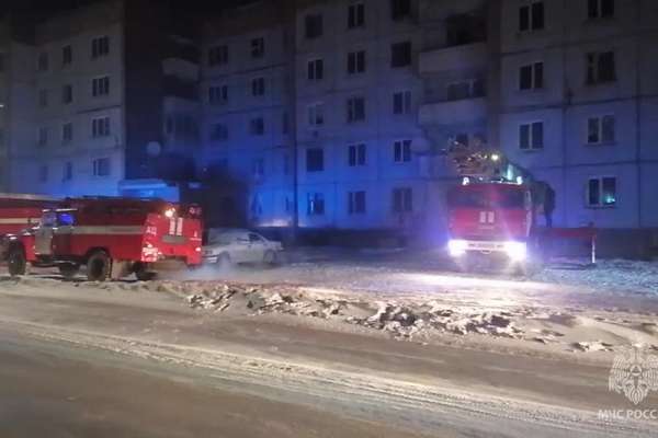 В Хакасии пожарные спасли 15 человек из общежития