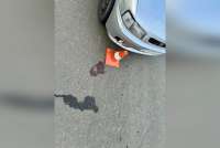 В Саяногорске  женщина упала с крыши автомобиля и попала под его колёса