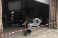 Система вентиляции упала на рабочего в Красноярске, мужчина погиб
