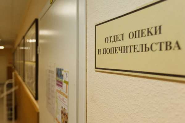 В Красноярском крае органы опеки знали о семье, где избивали ребенка