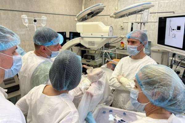 Уникальные операции провели врачи Красноярска подросткам с мочекаменной болезнью