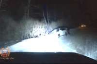 На трассе юга Красноярского края полицейские ночью помогли  водителю