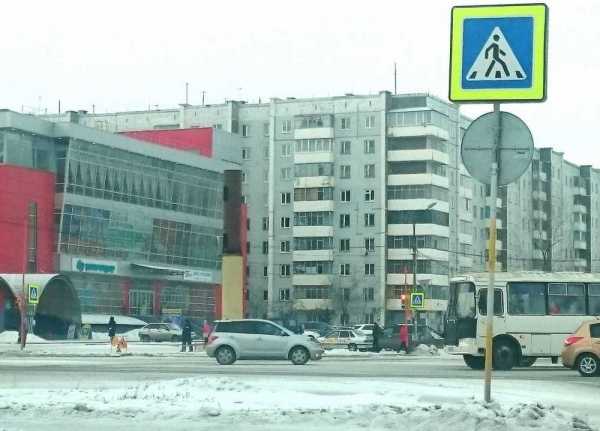 Приставы прокомментировали демонтаж уличного экрана в центре Минусинска