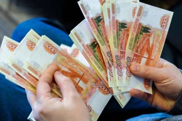 Россияне назвали необходимую для нормальной жизни зарплату