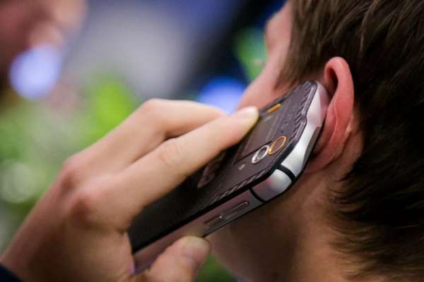 В Абакане сотрудник салона сотовой связи продавал сведения о телефонных разговорах граждан