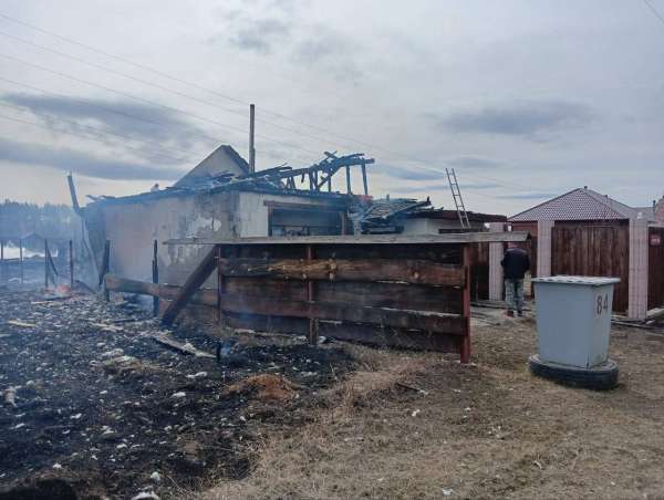 Житель Минусинского района высыпал золу и сжёг чужой дом