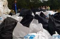 Мусорят одни, убирают другие: волонтеры вынесли из природного парка «Ергаки» 25 мешков мусора