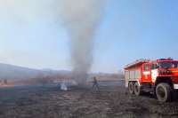 В Хакасии за сутки потушили более 10 километров степных пожаров