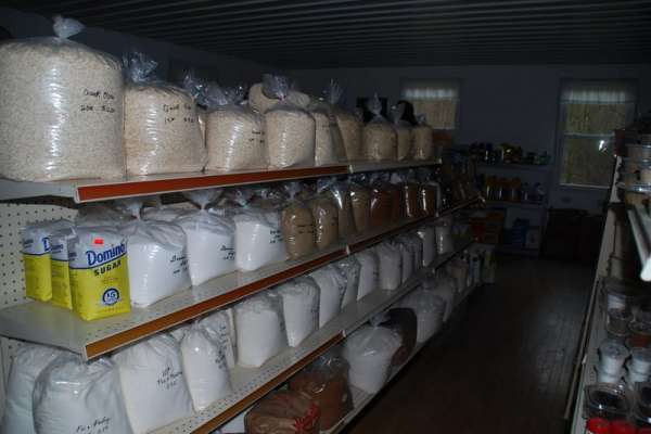 На Таймыре кладовщица сельской школы вынесла продуктов на 772 тысячи рублей