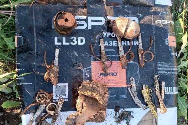 Житель Хакасии нашел на дачном участке коробку с боеприпасами советского времени