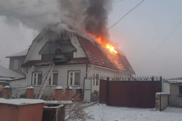 В Минусинске огнем повреждён частный дом