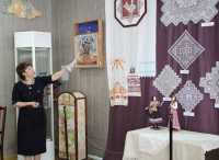 На юбилейной выставке в Минусинске представлены филейный гипюр и цветная перевить