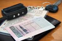 В России сроки действия водительских удостоверений продлили до конца года
