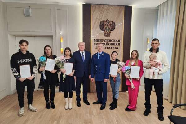 В Минусинске 8 детей-сирот получили сертификаты на покупку собственного жилья
