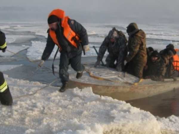 В Минусинском районе едва не утонули пятеро рыбаков