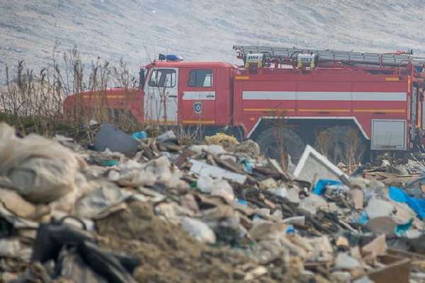 В Хакасии на свалке загорелся грузовик