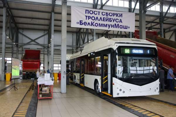 В Красноярске собрали первый троллейбус