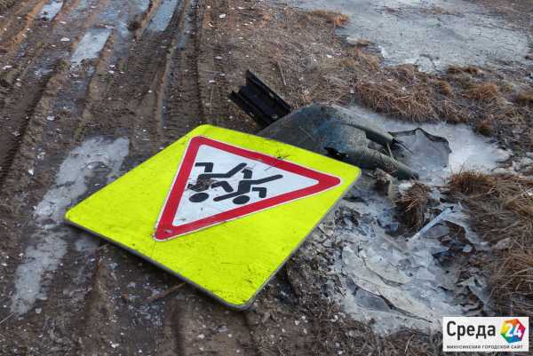 В Минусинске дорожные знаки пали жертвами ночного ДТП