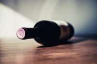 Вино, которым отравились красноярки, направили на экспертизу