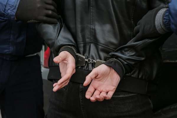 В Минусинске сотрудники ППС изъяли у мужчины запрещенные вещества