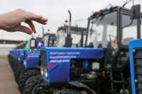 Сельсоветы Минусинского района получили 7 новых тракторов