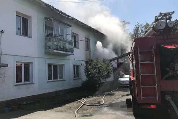 В Аскизе 15 человек эвакуировались из горящего дома