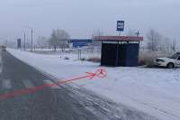 В Хакасии от водителя без прав пострадала автобусная остановка