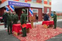 В Хакасии военнослужащие получили ключи от квартир