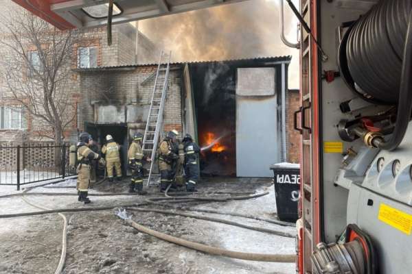 В Хакасии в минувшие сутки пожарные тушили бани и жилые дома