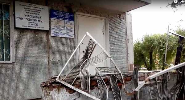 В Минусинске балкон рухнул на участковый пункт полиции