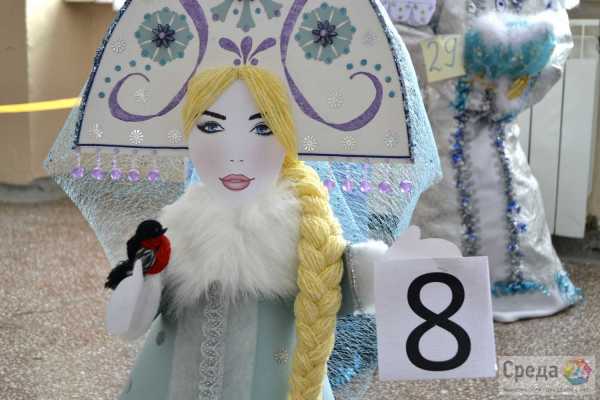 В первой гимназии Минусинска собрались 29 снегурочек