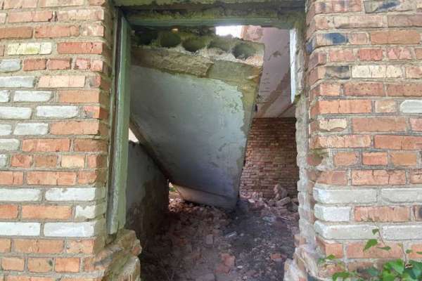 В Красноярском крае в результате обрушения плиты заброшенного здания погиб подросток